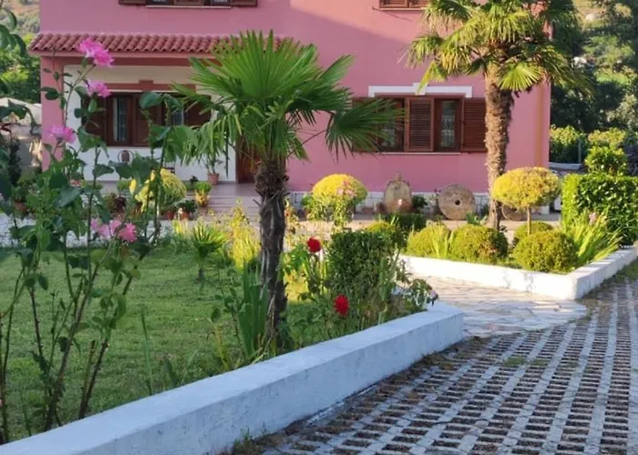 Guesthouse Ndroq Pensión *