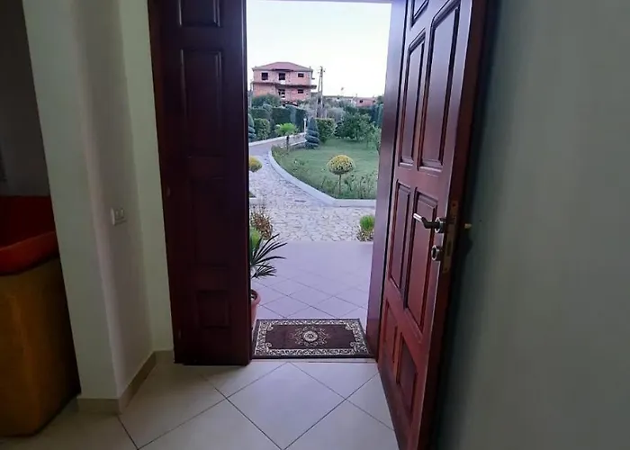 Guesthouse Ndroq * Ndroq