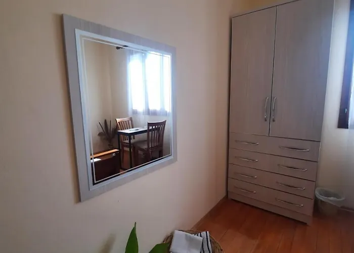 Guesthouse Ndroq Pensión *