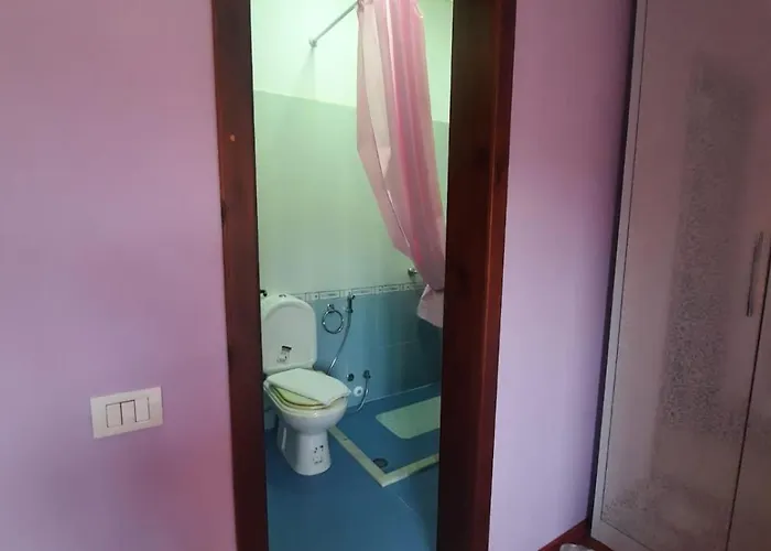 Guesthouse Ndroq * Ndroq