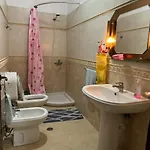 Guesthouse Ndroq * Ndroq