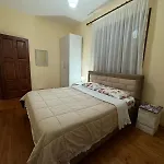 Guesthouse Ndroq 招待所