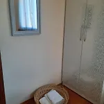 Guesthouse Ndroq * Ndroq