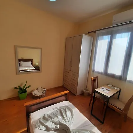 Pensión Guesthouse Aliu Ndroq *