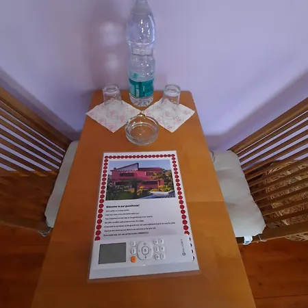 Guesthouse Aliu Ndroq Pensión *
