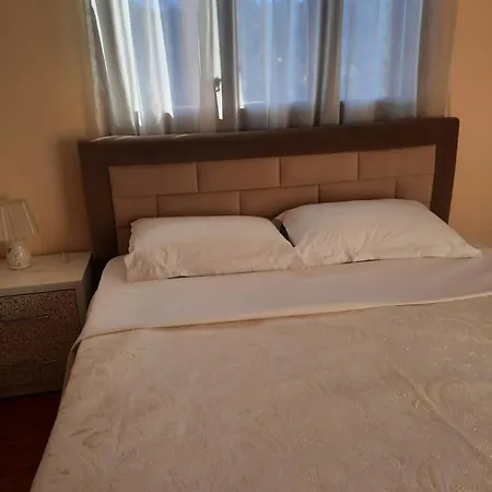 Guesthouse Aliu Ndroq Pensión Ndroq
