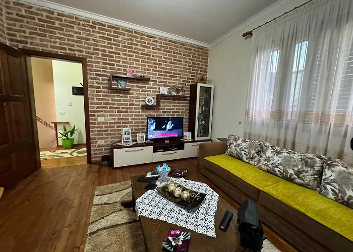 Guesthouse Ndroq 招待所